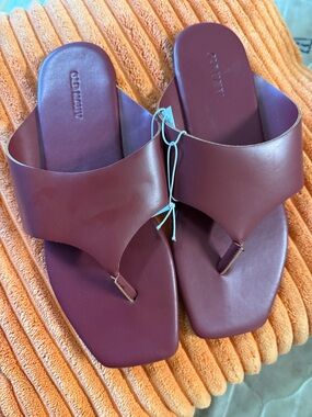 Old Navy Faux leather wide Slide Thong Sandals| red| size 7